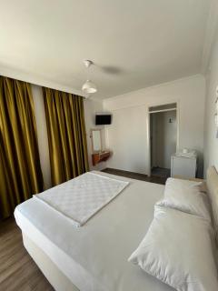 Tiffany Otel - 7