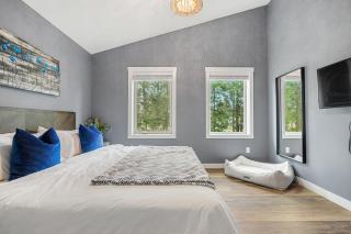 "Serenity Shores" Mins to LakeKing Bed 10 Guests - 2