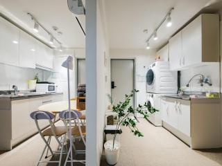 New 4BR 2BA at Gongdeok AREX, 10 Pax Groups, 1F, Luggage - 1