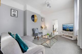 Spacious 3-Bed Home in South Shields, Sleeps 8 - 0