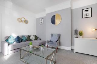 Spacious 3-Bed Home in South Shields, Sleeps 8 - 4
