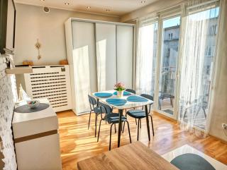 TAK BLISKO Stare Miasto, dworzec SO CLOSE Old Town, Railway Station - 3