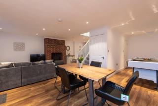 Beautiful Cottage in Durham with Pool Table - 0