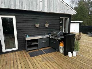 Stylish Beachside Cottage With Large Terrace - 1