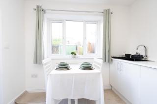 Private Self-Contained Studio with Own Entrance & Parking - 8