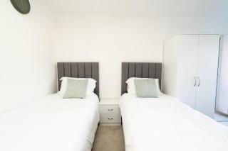 Private Self-Contained Studio with Own Entrance & Parking - 5