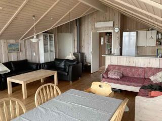 Holiday Home With Sea View And Beach Nearby - 5