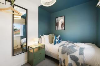 Stylish Teesside Home Ideal for Work or Leisure - 7