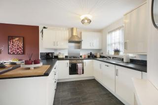 Stylish Teesside Home Ideal for Work or Leisure - 6