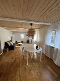 Charming House With Beautiful Views - 9