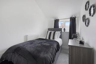 Chic Retreat Coastal Town Sleeps 4 - 7