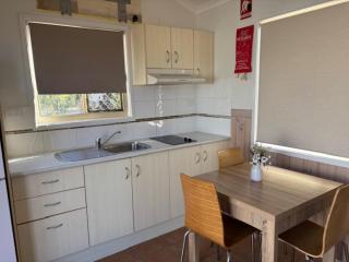 Longreach Starlight Cabins - Boutique Outback Accommodation - 5
