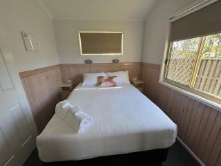 Longreach Starlight Cabins - Boutique Outback Accommodation - 1