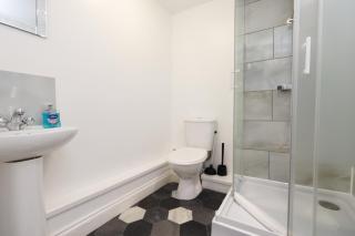 Studio - Kitchen - Parking - Ideal for Contractors - 6