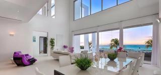 Home right on Meads Bay beach - 1