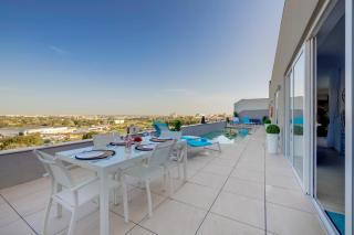 Superlative 3BR Penthouse, Private Pool and Views - 6