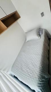 Modern apartment near the airport - 8