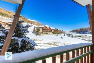Hostdomus - Shiny View - 1