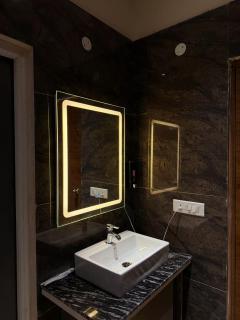 Reejas inn's n' suites - 4