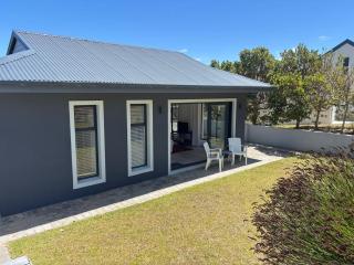 Brackenridge Garden Cottage - 0