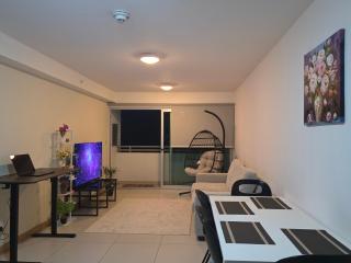 Blissful Breeze Retreat with Pool&Workspace-10 min from Airport - 9