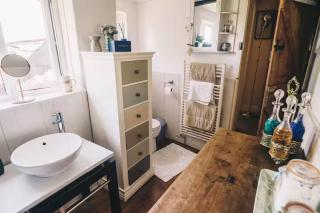 Coachman's Cottage B & B - 5