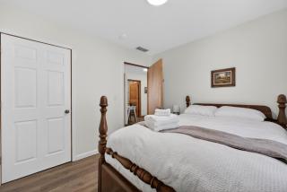 QUIET Bungalow walk to Downtown, IU, B-Trail - 2