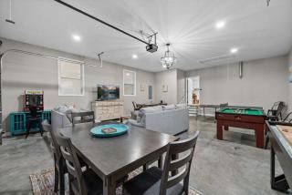 Bluebird Sanctuary w Stunning Sunset Views Sleeps 28 - 1