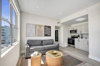 Large 4BD 2BA Getaway in South Beach Block from the Beach 405 - Miami Beach - 5