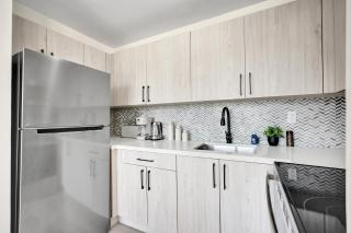 Cozy Collins Ave Gem One Block from the Beach 403 - 3