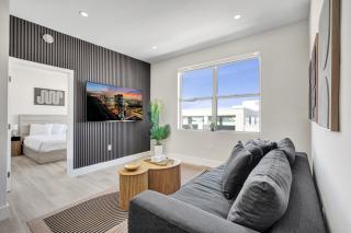 Spacious South Beach Gem Steps to the Beach 402 - 8