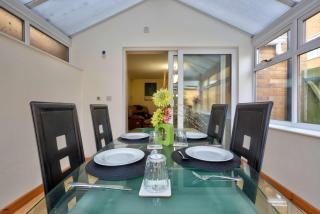 Spacious Home w Garden & Parking - Hampton Hargate - 7