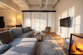Westown Studio Apt Near Fiserv, Baird, and Theater District - 5