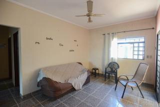 Casa com Churrasqueira e WiFi em Parque Ribeirao - 1