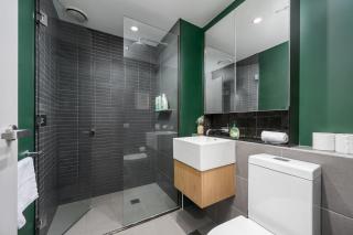 Chic South Yarra Stay with Balcony Pool Sauna Gym - 6