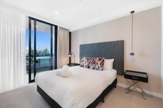Southport Luxury and View New 2B with Parking and Wifi - 5