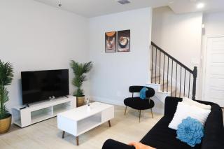 Stylish 3BR Townhome Near Fort Worth - 9