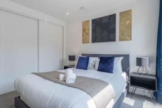 #76 Communication Suite, Birmingham Central - sleeps 2- Perfect for Business traveler and Couples - 4
