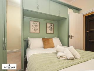 Boutique 1BR Windsor Retreat with Garden & Parking - 9