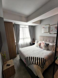 Modern Loft Apartment Near the Airport - 8