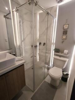 Modern Loft Apartment Near the Airport - 1