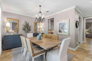 Spacious townhouse with community pools and hot tub access - 5