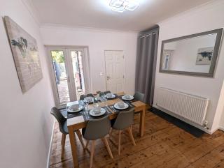 Eco-Friendly Norwich Home Parking & Fast Wi-fi - 1