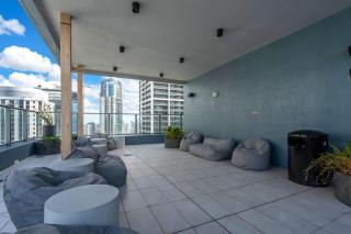 Brand New Downtown Studio - Prime Location - 9
