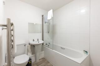 Spacious 1 Bed Whitehaven Apartment with Sea Views - 5
