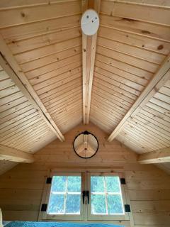 Cozy Woodland Bunkie Outdoor Shower WiFi - 2