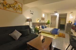 Suite 2 Stay- Private Jacuzzi Suite near 32nd Avenue - 6