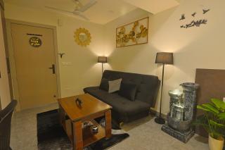 Suite 2 Stay- Private Jacuzzi Suite near 32nd Avenue - 3