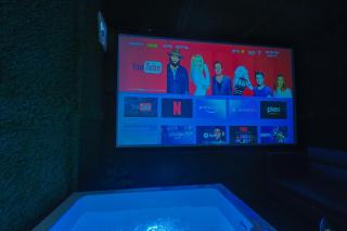 Suite 2 Stay- Private Jacuzzi Suite near 32nd Avenue - 1