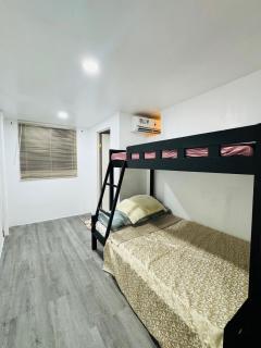 3BR w pool Near airport Condo with Work stations - 8